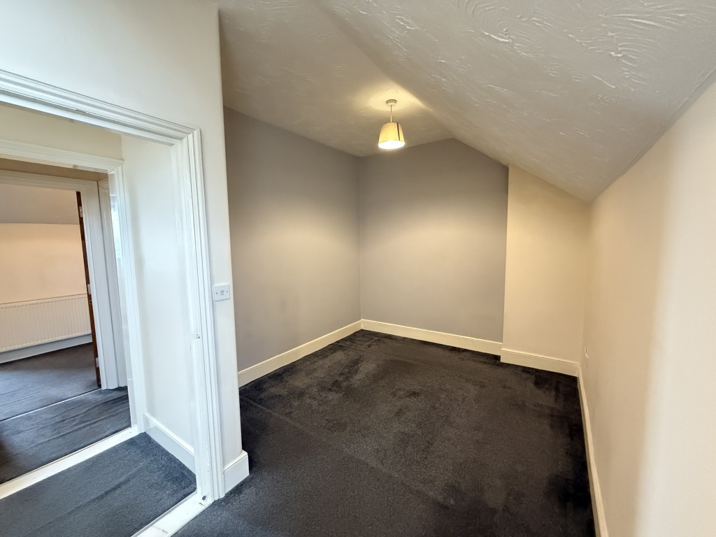 Lot: 122 - VACANT ONE-BEDROOM FLAT - Living room with neutral colours and grey carpet